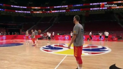 L'incroyable tir du milieu de terrain de Victor Claver