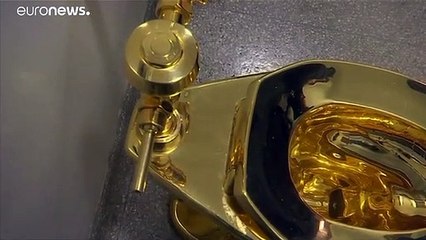 سرقة مرحاض من ذهب خالص من قصر شهد مولد تشرشل.. وقيمة الغنيمة 5 ملايين دولار