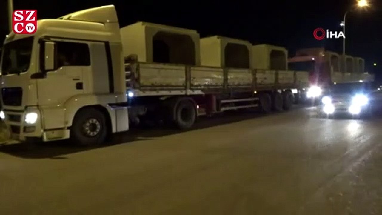 Sınır hattına beton blok sevkiyatı