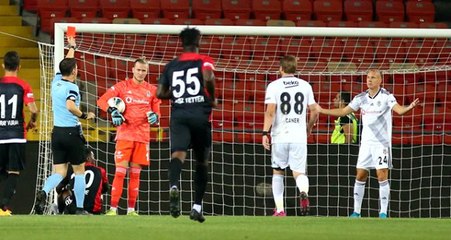 Beşiktaşlı taraftarlar Domagoj Vida'ya ateş püskürdü