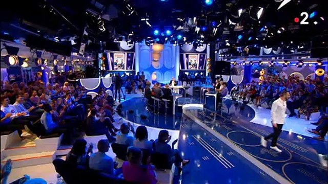 A 1h26 du matin, dans On n'est pas couché , Laurent Ruquier a lu le droit de réponse du frère de Yann Moix à la demande de son avocat