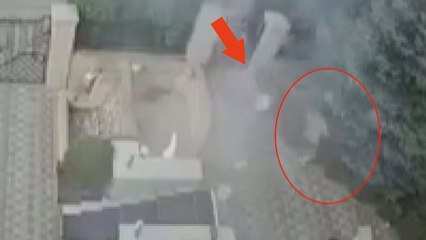 Bahçesine gelen 'Ölümü hatırla' notlu paketi açtı! Eli koptu...