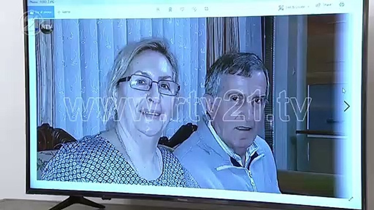 Lulzim Guhelli shpalos pesë fotografitë e pa publikuara më parë