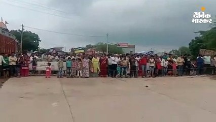 24 घंटे से 350 बच्चे व 50 टीचर स्कूल में अटके