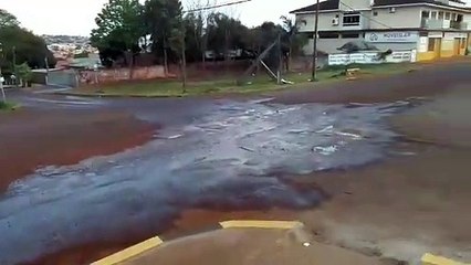 Morador relata vazamento de água na região norte