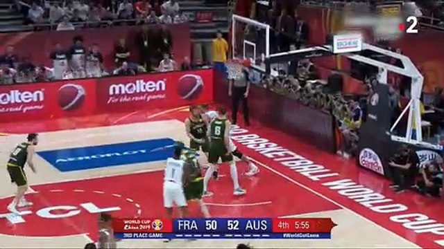 Après une série de problèmes techniques, Leïla Kaddour décide de rendre l'antenne lors du journal de 13h