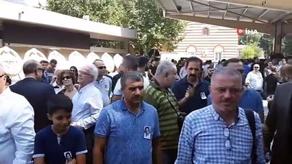 Beşiktaş Kulübü ikinci başkanı Serdal Adalı'nın annesi toprağa verildi