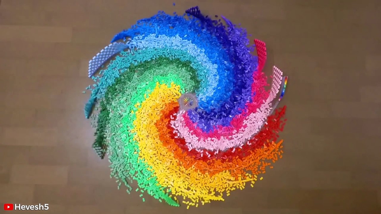 _builds_amazing_domino_chain_reactions_