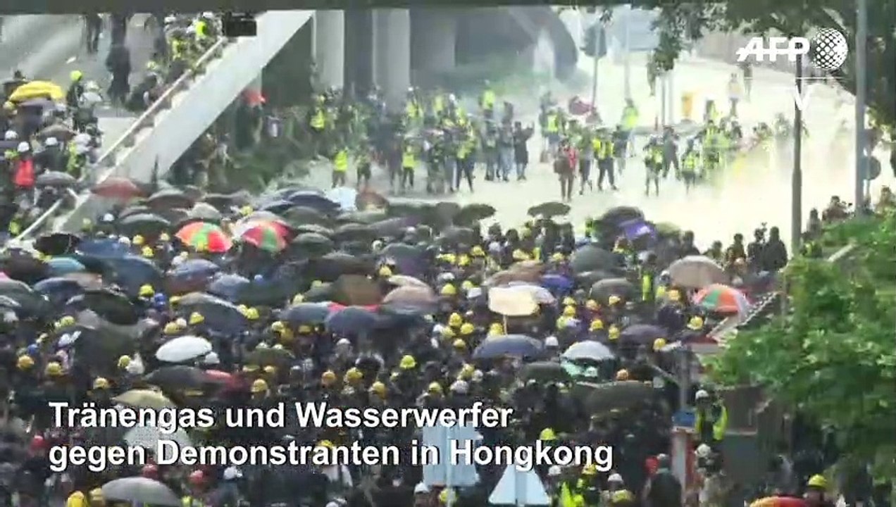 Hongkong: Polizei setzt Tränengas und Wasserwerfer gegen Demonstranten ein