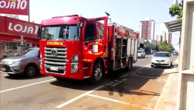 Incêndio em entulhos mobiliza Corpo de Bombeiros no centro
