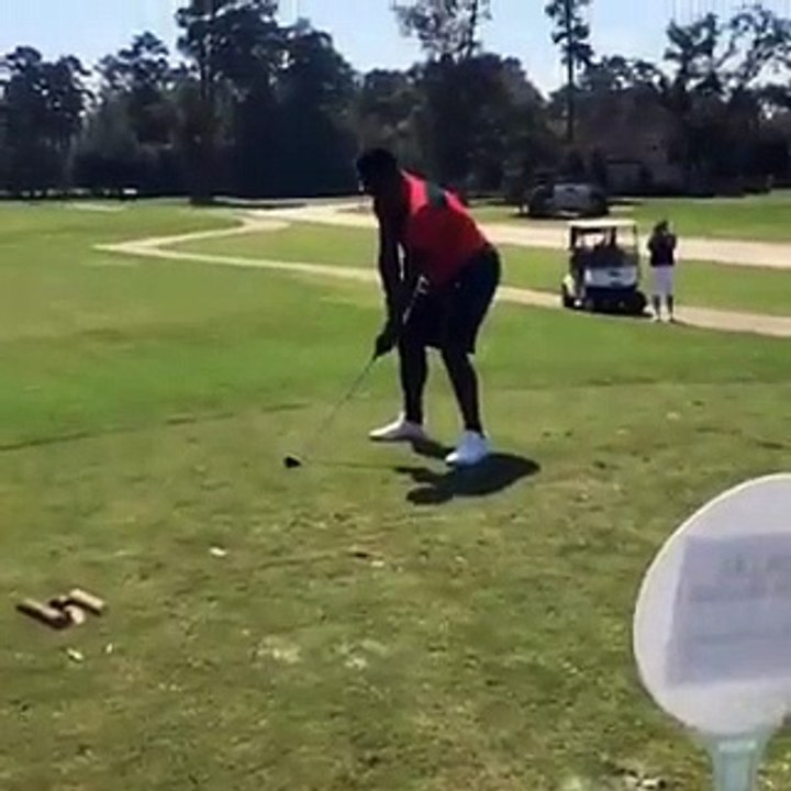 Golf - First a sneaker, now a club. Zion Williamson's golf swing is a bit too strong