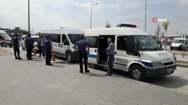 Sahte pasaportlu göçmenleri polisin dikkati yakalattı