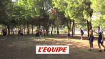 Le décrassage des Bleus... avec ballons gonflables et frisbee ! - Volley - Bleus