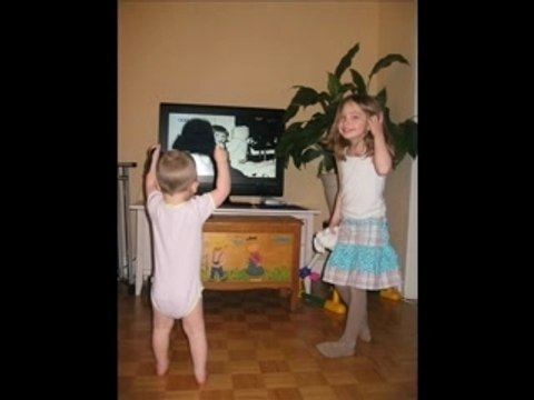 Clara et Mathis qui font les fous le 03.02.08