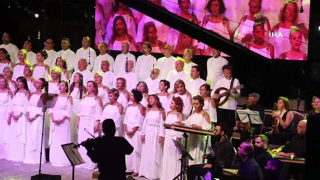 Fenerbahçe Spor Kulübü eski Başkanı Ali Şen koroda şarkı söyledi