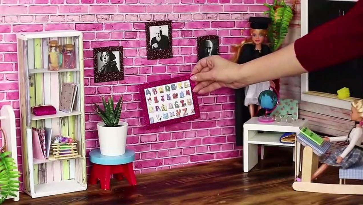 13 FOURNITURES SCOLAIRES ET BRICOLAGES POUR TA POUPÉE BARBIE (2)