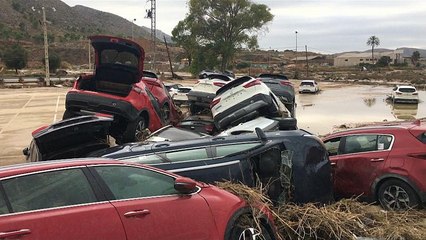 سیل در اسپانیا؛ ده‌ها خودروی سواری واژگون شد