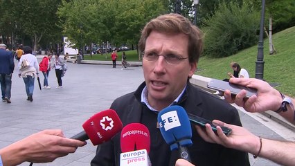Almeida pide a Sánchez que “baje del helicóptero” y forme Gobierno