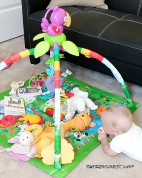 Funny Twins Babies Playing Together - Funny Awesome Videos
