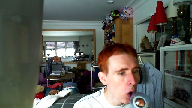 Wiwi égratigne contents contents (je n'sais plus quoi faire de mon argent) de Cleanic Pattaya