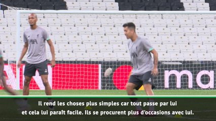 Exclusif - Heskey : "Firmino rend les choses plus simples"