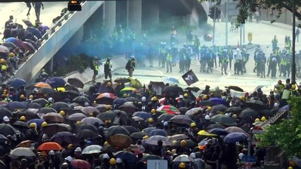 Violência em Hong Kong com gás e coquetéis molotov