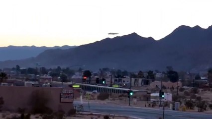 Increíble ovni gigante sobrevolando California