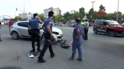 Kilis otomobil, 2 motosiklete çarptı 4 yaralı