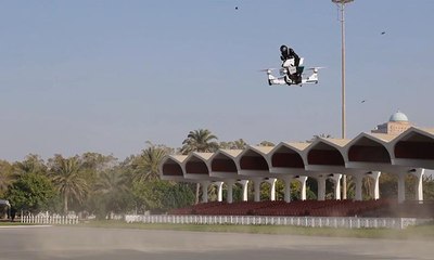 شرطة دبي تكشف عن Hoverbike... أحدث تقنيات مكافحة الجريمة
