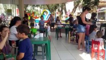 Moradores curtem a tarde no 'Domingão-Calçadão-Fechadão'