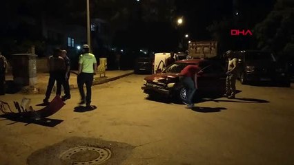 Polisten kaçtıkları otomobille kaza yaptılar