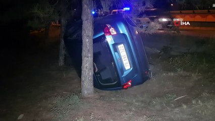 Yoldan çıkan otomobil takla atarak ağaçlara takıldı