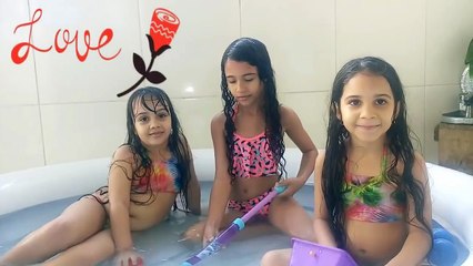 Brincadeira na piscina