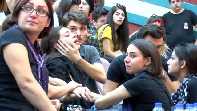 İzmir kampüsteki kazada hayatını kaybeden sezen için ege üniversitesi'nde tören düzenlendi