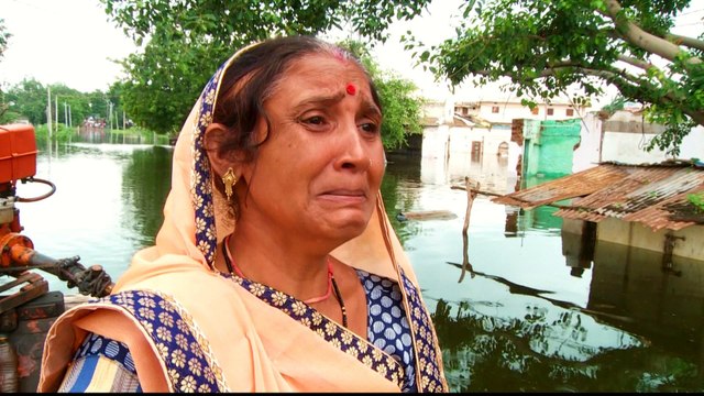 India dams: Villages swamped by floodwaters