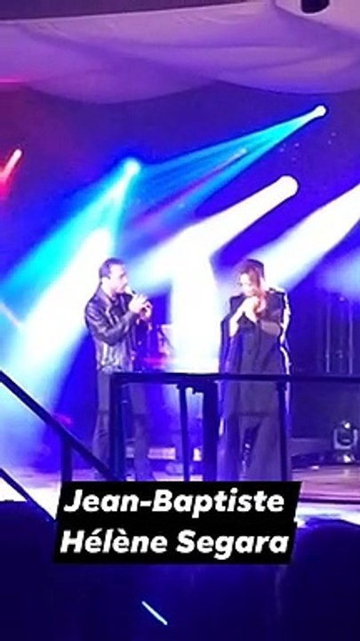 Les internautes ironisent sur la vidéo de Hélène Ségara qui oublie les paroles de "Je te promets" de Johnny lors d’un duo avec Jean-Baptiste Guegan - Regardez