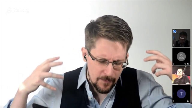 Edward Snowden : Les démocraties occidentales commencent à dire qu'on a tellement peur du terrorisme, de ceci, de cela, qu'on va commencer à détruire nos propres droits