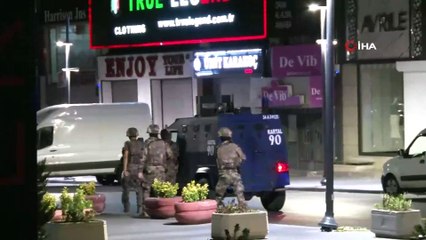 İstanbul'da AVM'ye otomatik silahlı saldırı !