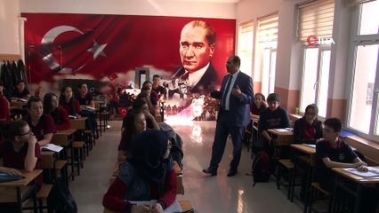 Profesörler tarihi Erzincan Lisesinde ders veriyor