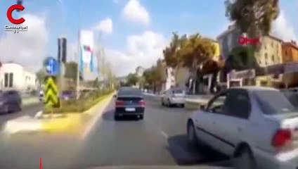 Makas atarak yarışan araçların kazası kamerada