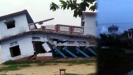गंगा के उफान से बलिया में आई बाढ़,चंद सेकेंडों में नदी में ढही 2 मंजिला इमारत और पानी की टंकी