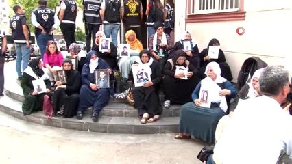 Evlat nöbetindeki ailelerle HDP'liler arasında gerginlik
