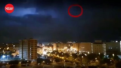 Uzmanlardan görüntüler için çarpıcı iddia: Uzaylılar aracı fırtınada şarj ediyor