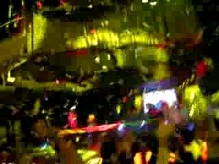 Yahel @ Queen 06 - Intelligent Life (Part 2 - confettis)