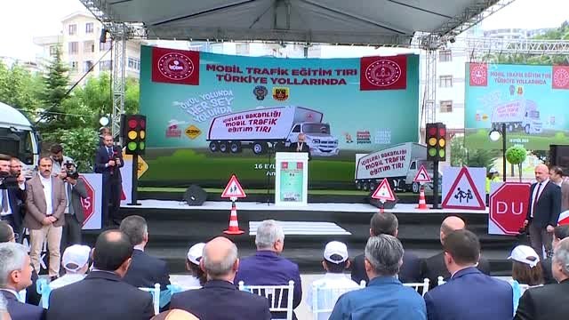 Selçuk: Trafik eğitimi konusundaki bilinçlenme ülkemizin her şeyi ile çok çok ilgili