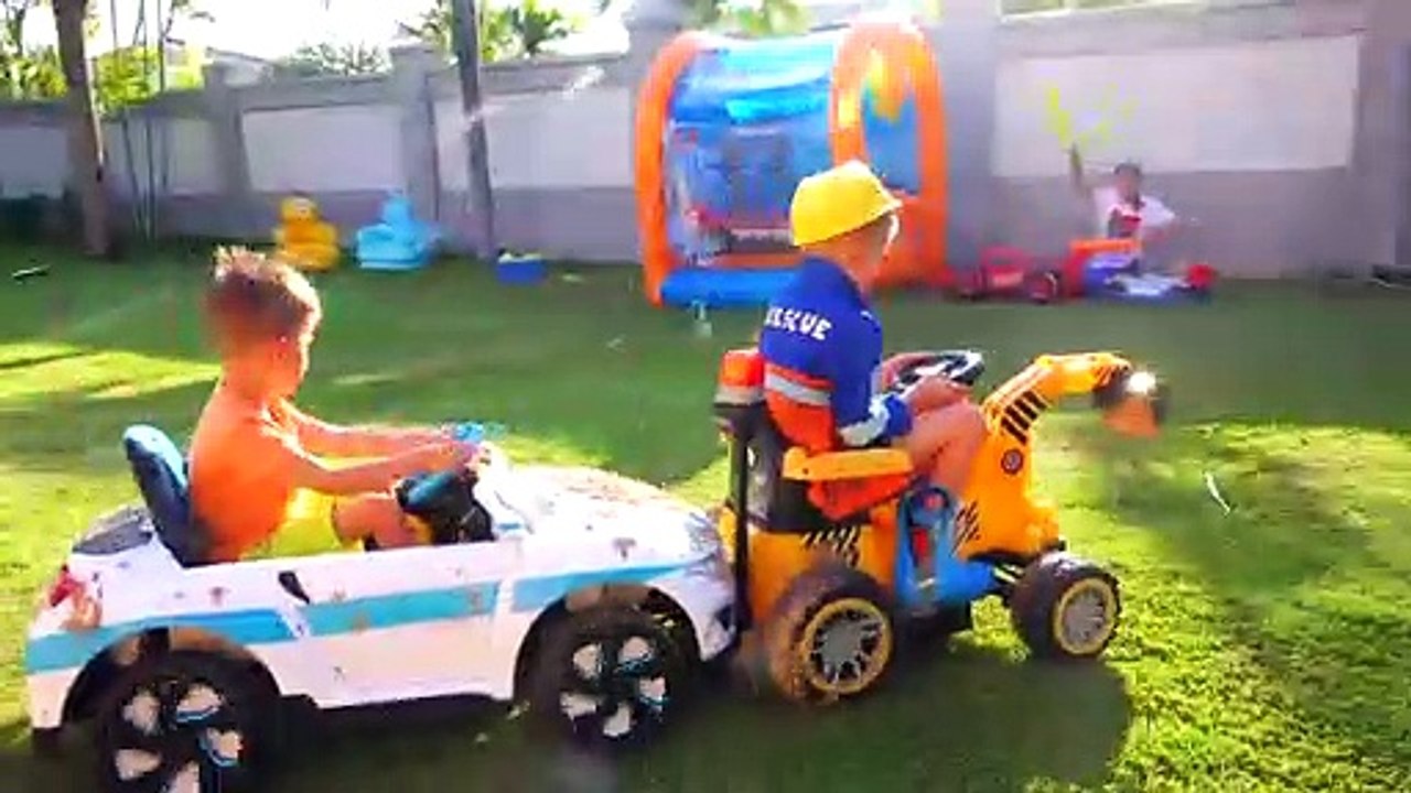Vlad, Nikita and their mother play car wash