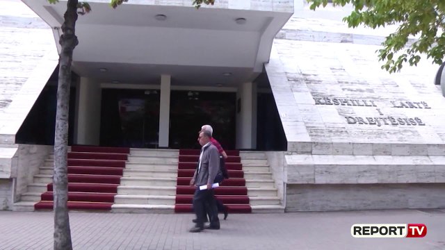 Report TV - Bllokimi i Gjykatës së Lartë, KLGJ ngre alarmin: Duhen 17 vite për të shqyrtuar dosjet!