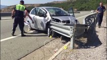 RTV Ora - Milot: Makina përplaset me trafikndarësen në autostradë, vdes vajza e mitur e shoferit