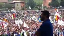 Pontida 2019, Ente Nazionale Sordi regala maglietta a Salvini (15.09.19)