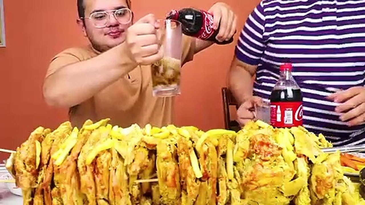 تحدي اكل سيخ شاورما كامل بوزن ١٥ كيلو مع البطاطس